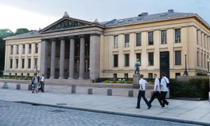 Gebouw_aan_de_Karl_Johans_Gate_in_WEB-Oslo-by-G.Lanting