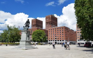 Oslo-city-hall-by-dinajohnsen